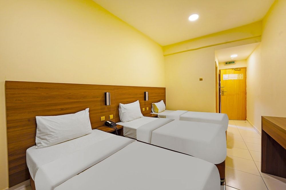 undefined OYO 925 Emirates Hotel 2