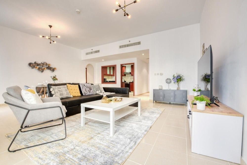 undefined Regal Apt Fit for a King w Sea View 2