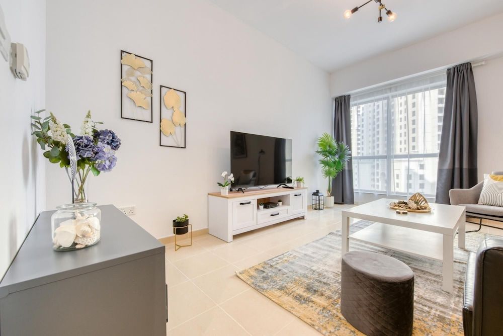 undefined Regal Apt Fit for a King w Sea View 3