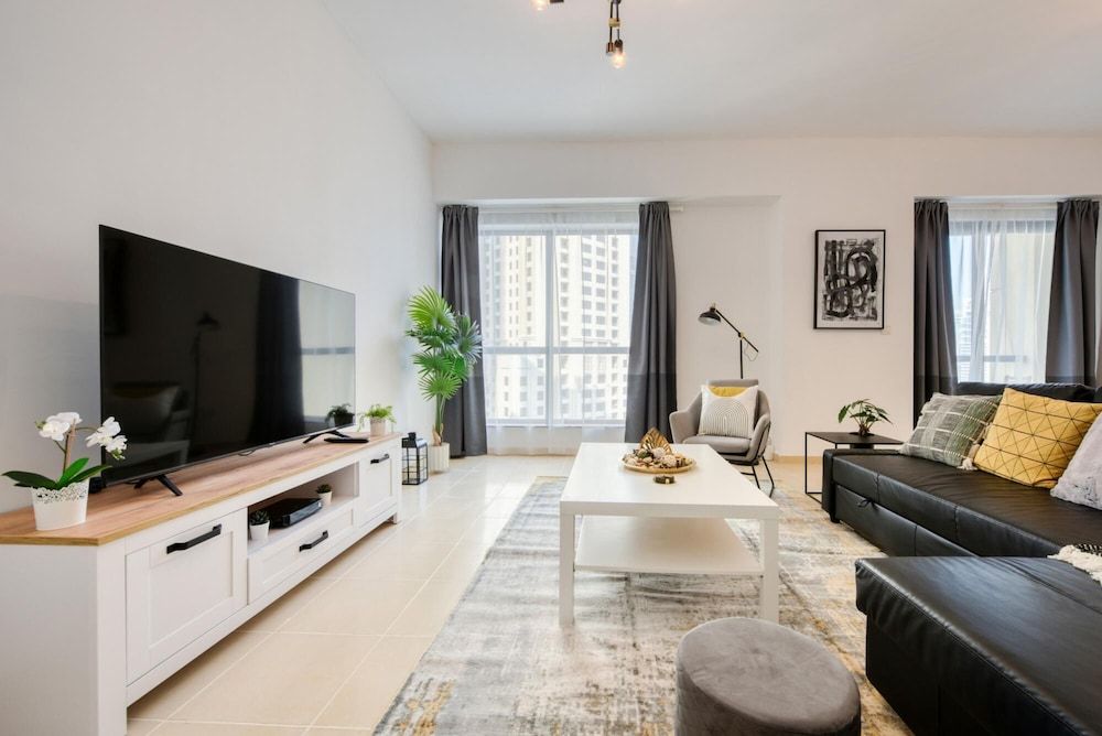 undefined Regal Apt Fit for a King w Sea View 8