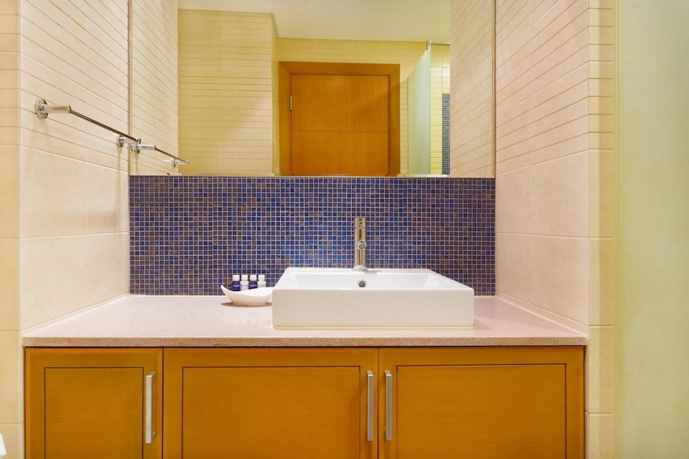 Modern and Airy 2BR in Palm Jumeirah Apartment 12