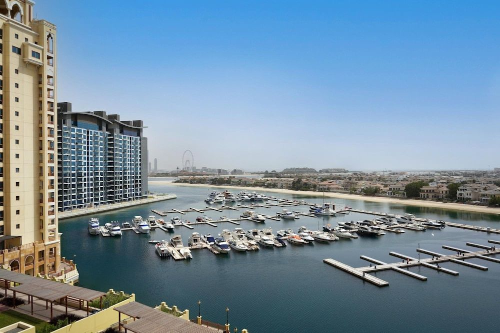 Modern and Airy 2BR in Palm Jumeirah Apartment 10