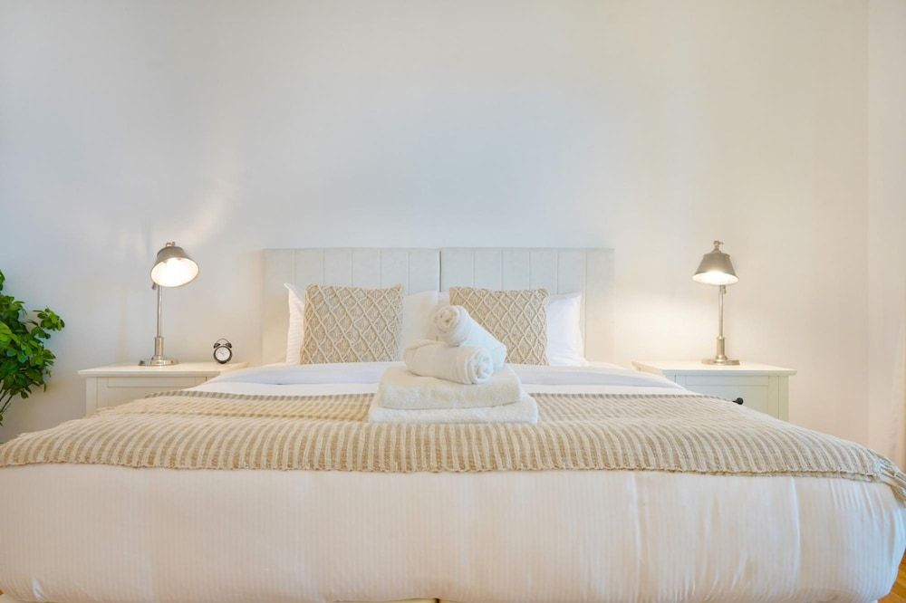 Modern and Airy 2BR in Palm Jumeirah Apartment 8