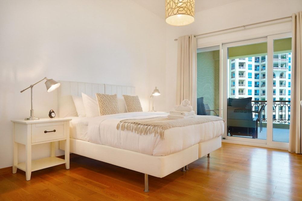 Modern and Airy 2BR in Palm Jumeirah Apartment 6