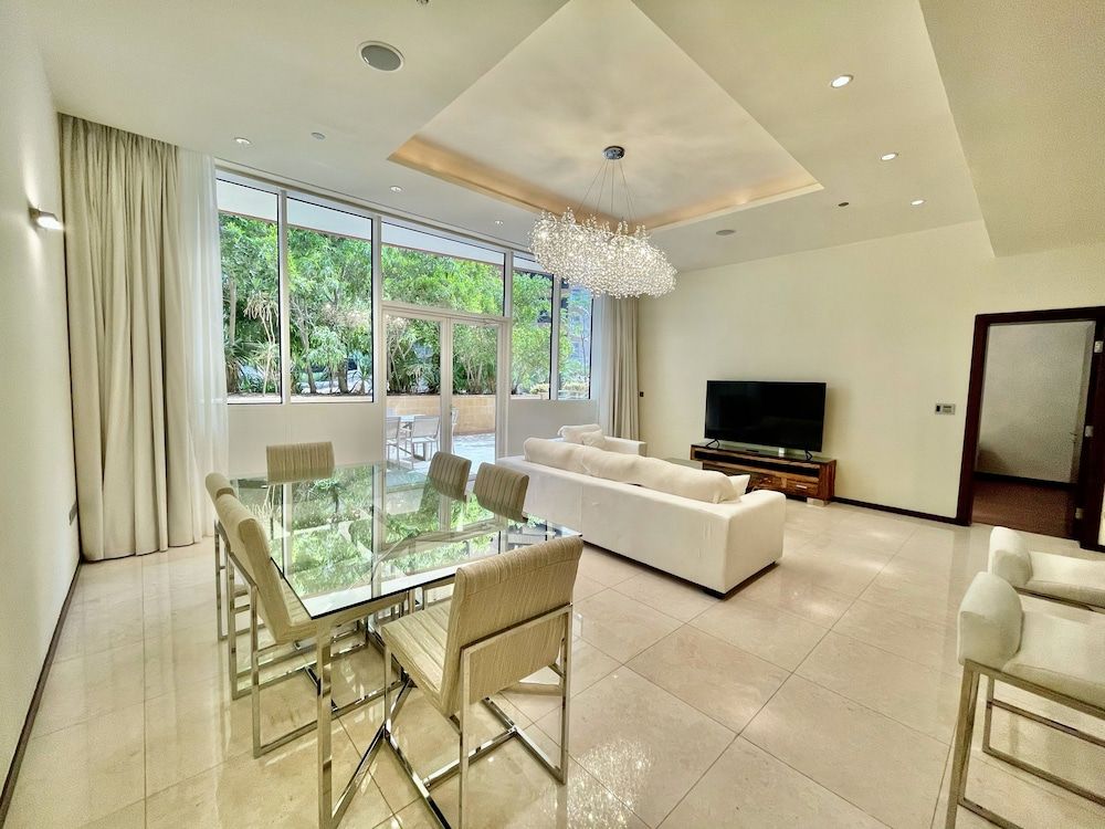 Tiara Residence Deluxe Apartment 2