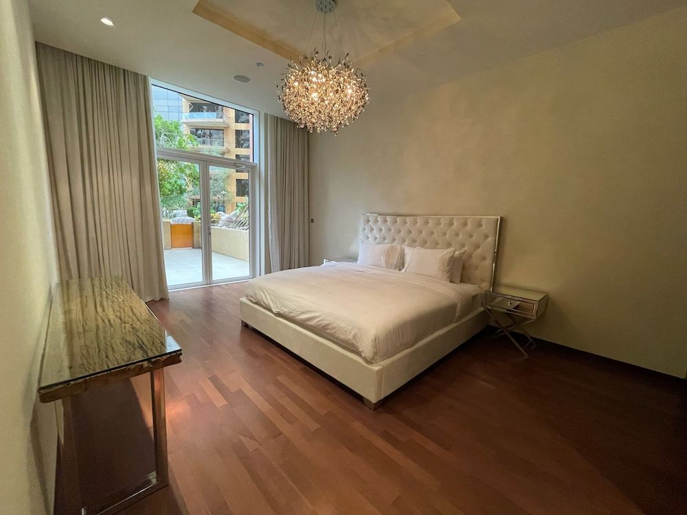 Tiara Residence Deluxe Apartment 4