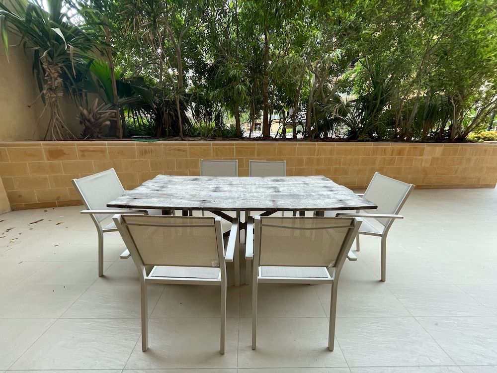 Tiara Residence Deluxe Apartment 9