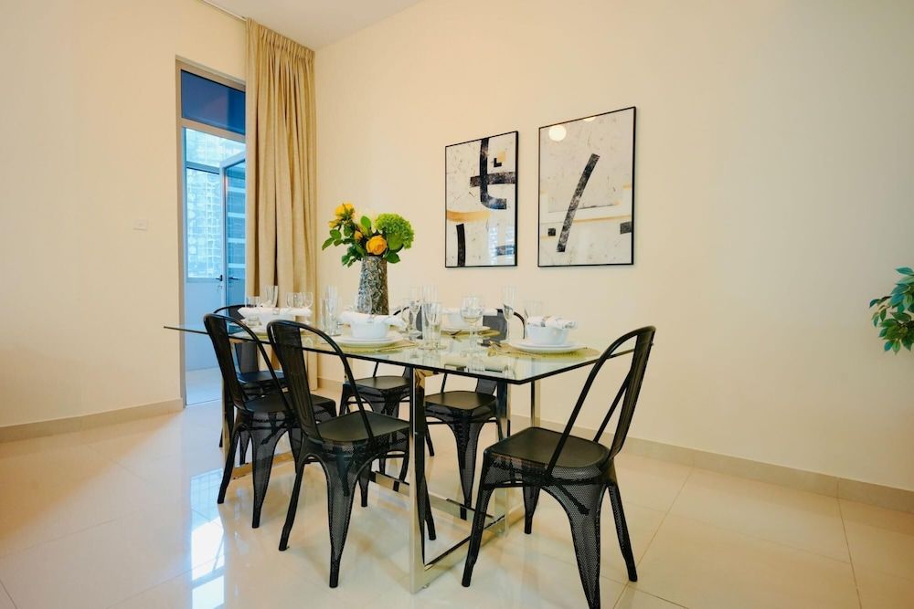 Beautiful Chic Apt w Full Marina View Nxt 2 Beach Apartment 10