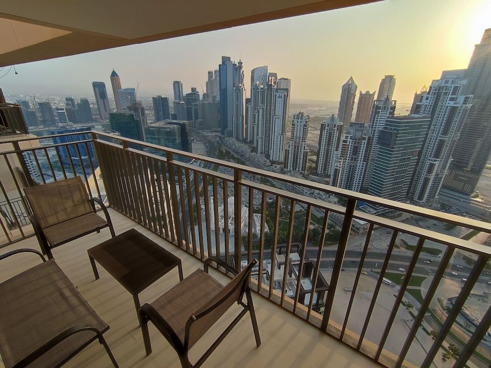 undefined SuperHost - Chic Apartment With Balcony Close to Burj Khalifa 7