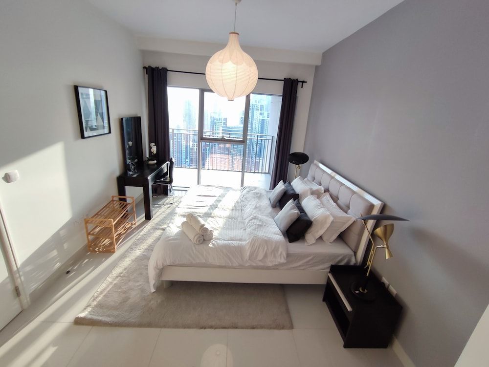 undefined SuperHost - Chic Apartment With Balcony Close to Burj Khalifa 3