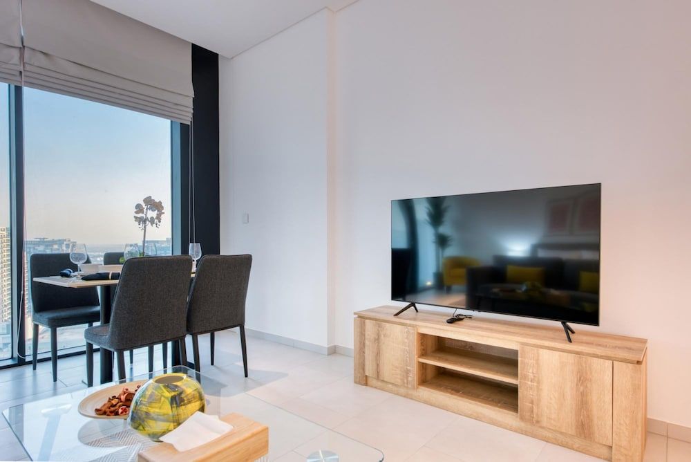 Stylish Studio w Dubai Canal Vw in Business Bay Studio 14