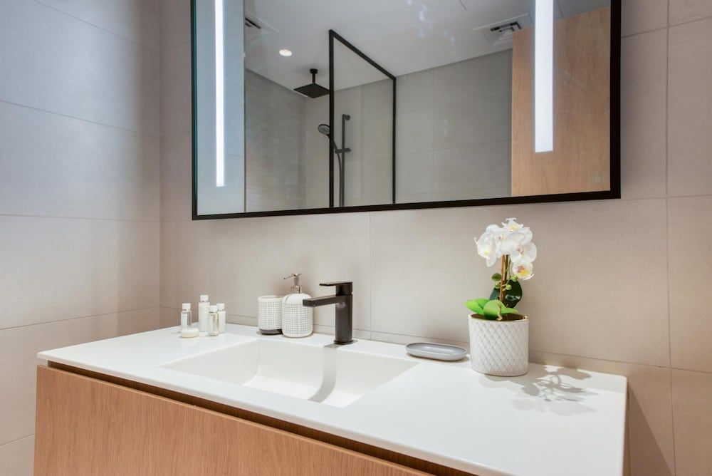 Stylish Studio w Dubai Canal Vw in Business Bay Studio 10