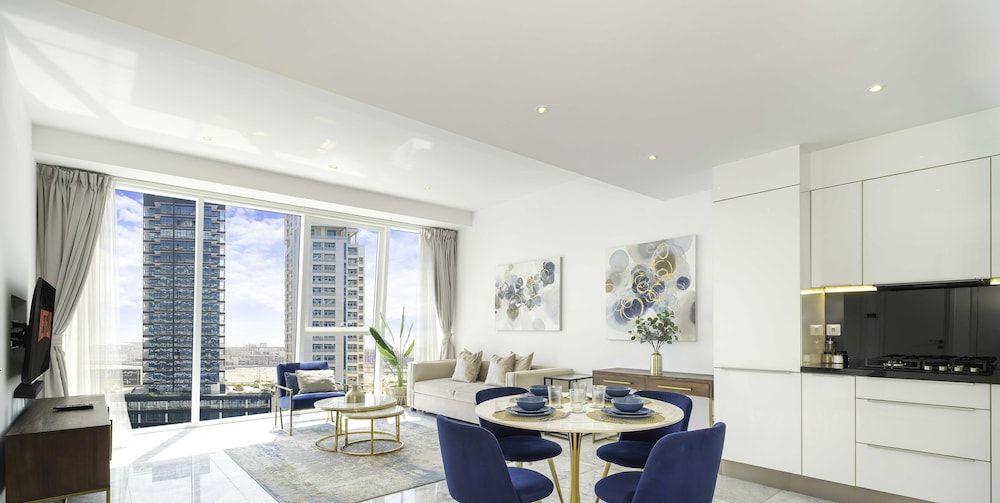 undefined LUX The Pad Executive Suite Canal View 1 6