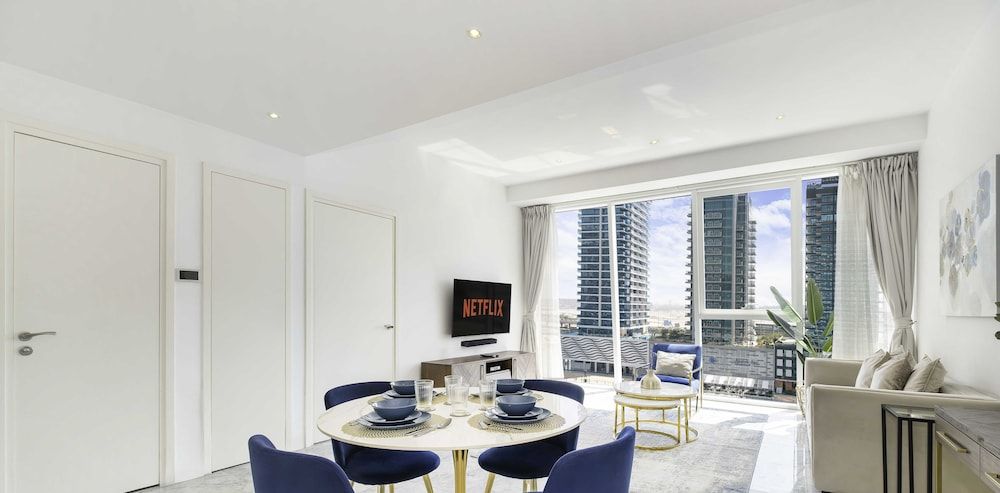 undefined LUX The Pad Executive Suite Canal View 1 4