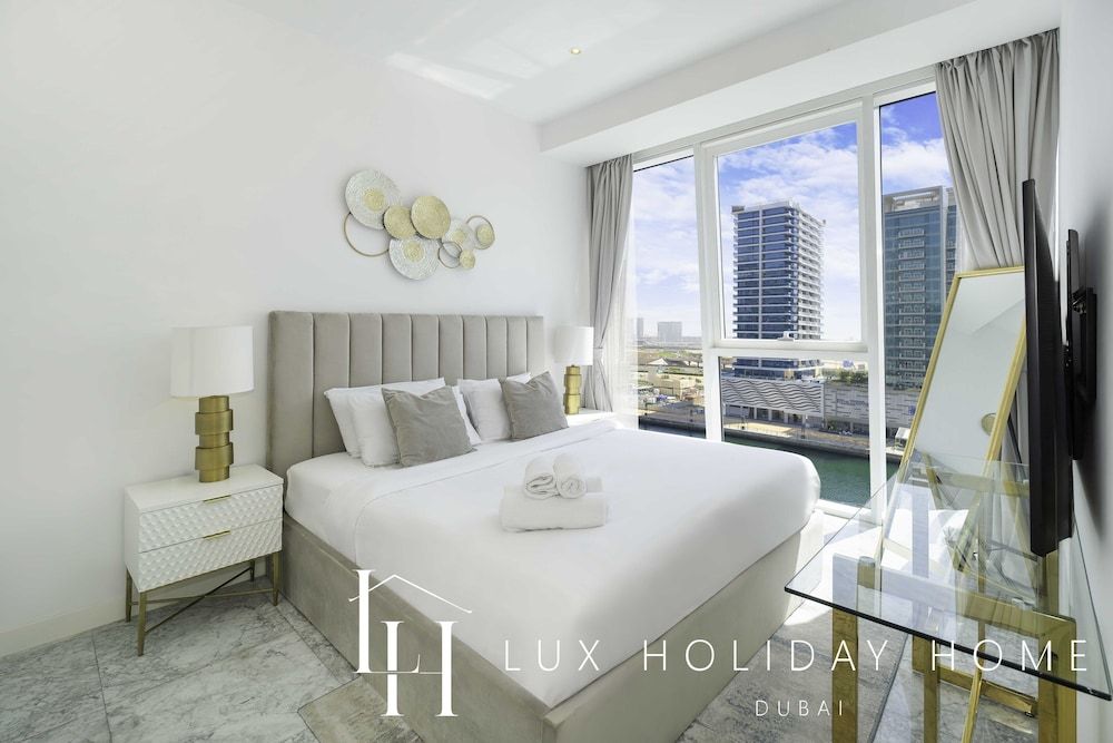 undefined LUX The Pad Executive Suite Canal View 1 7