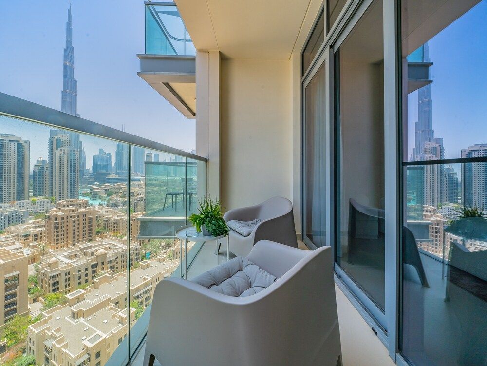 Monty - Serene & Modern Apartment With Burj Khalifa View Design Apartment 19