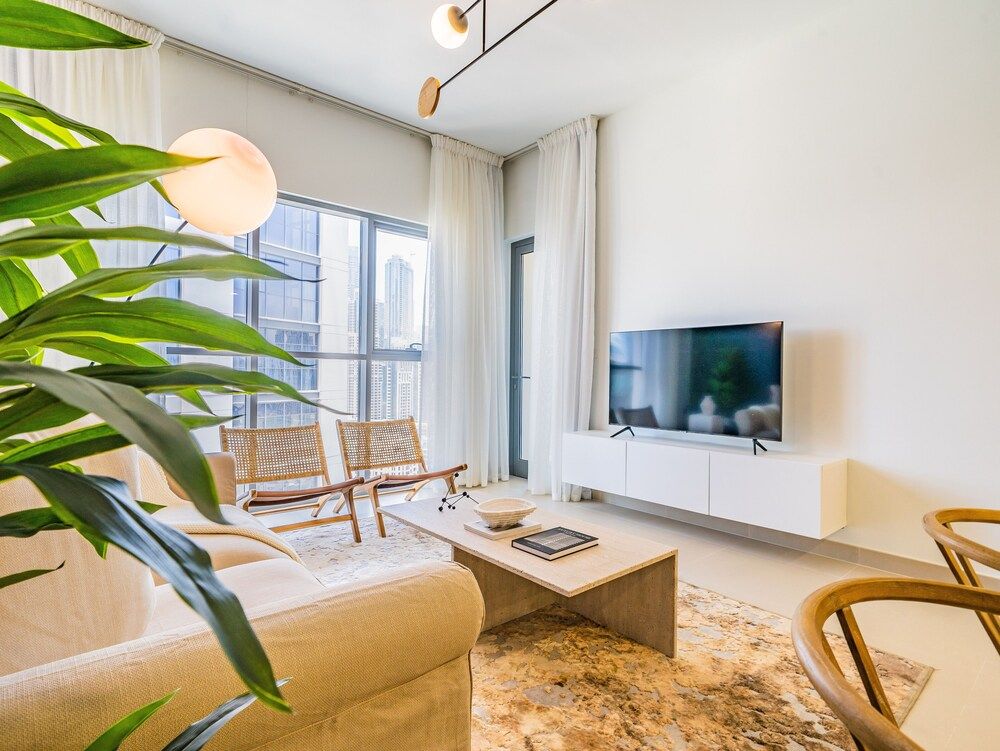 Monty - Serene & Modern Apartment With Burj Khalifa View Design Apartment 12