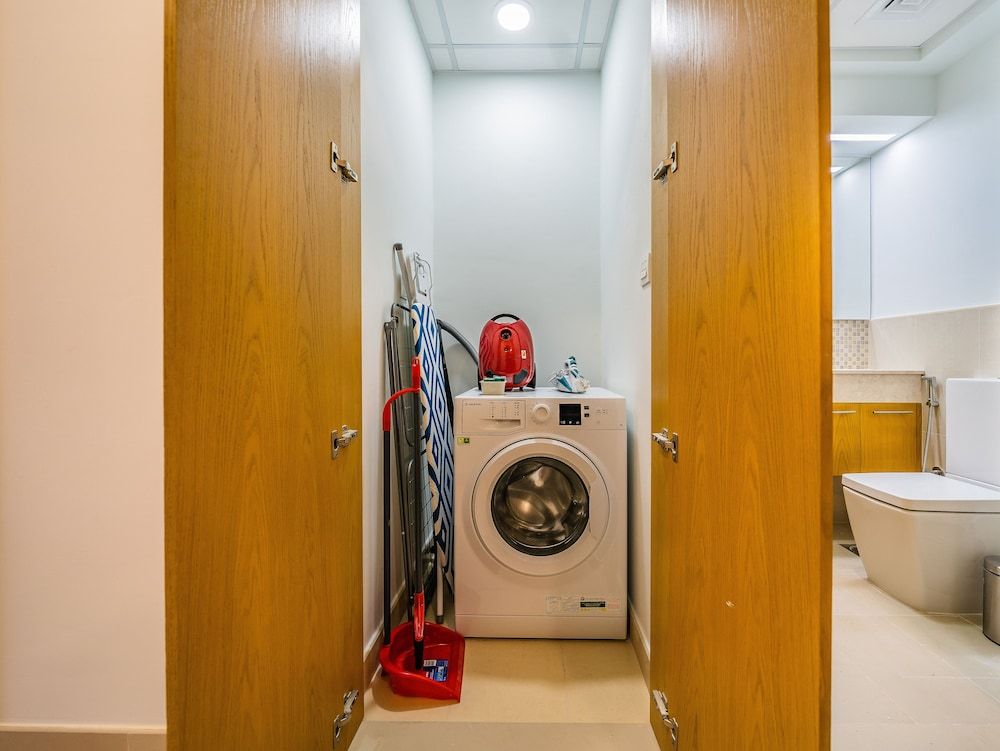 Monty - Serene & Modern Apartment With Burj Khalifa View Design Apartment 21