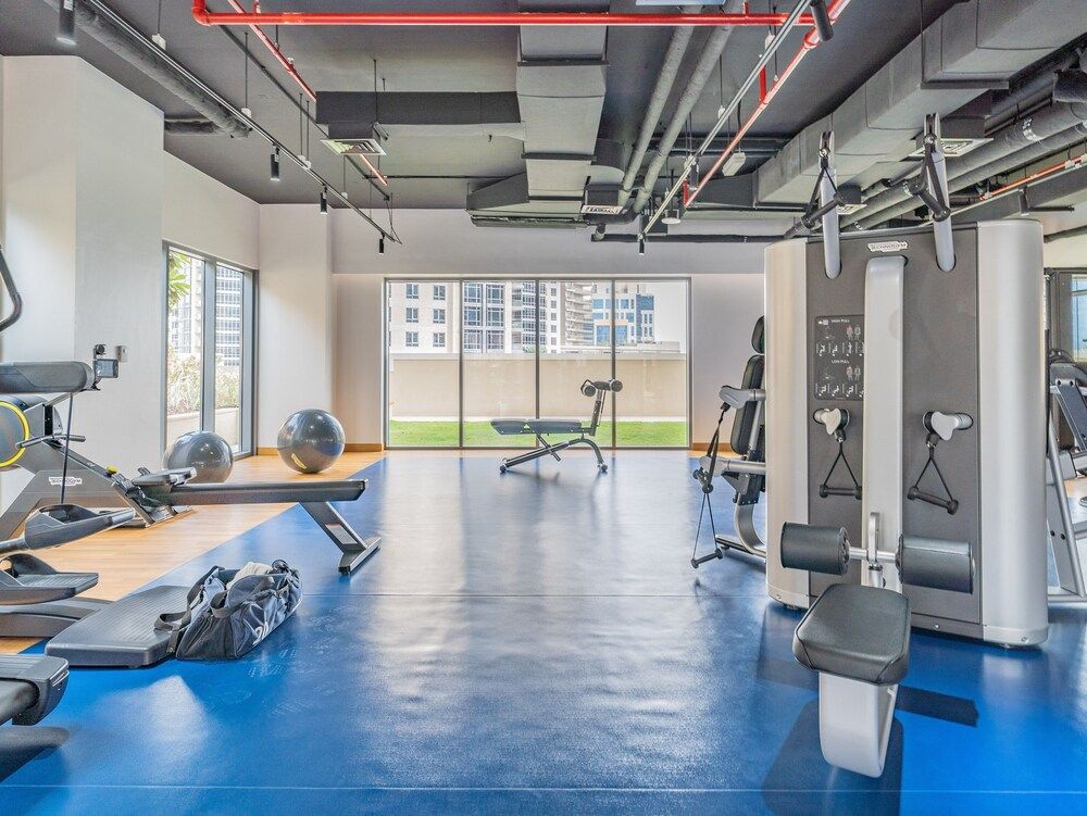 Monty - Serene & Modern Apartment With Burj Khalifa View