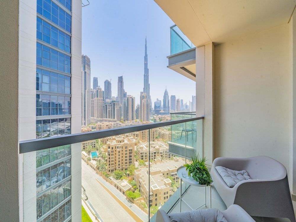 Monty - Serene & Modern Apartment With Burj Khalifa View Design Apartment 20