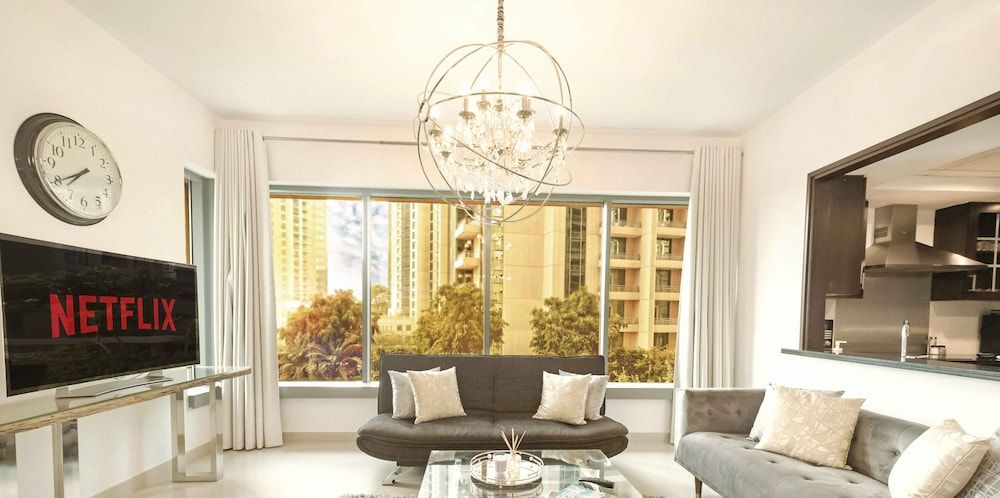 LUX The Downtown Blvd Suite