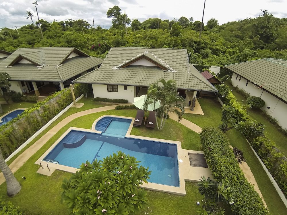 undefined Idyllic Samui Beach Villa Resort 4