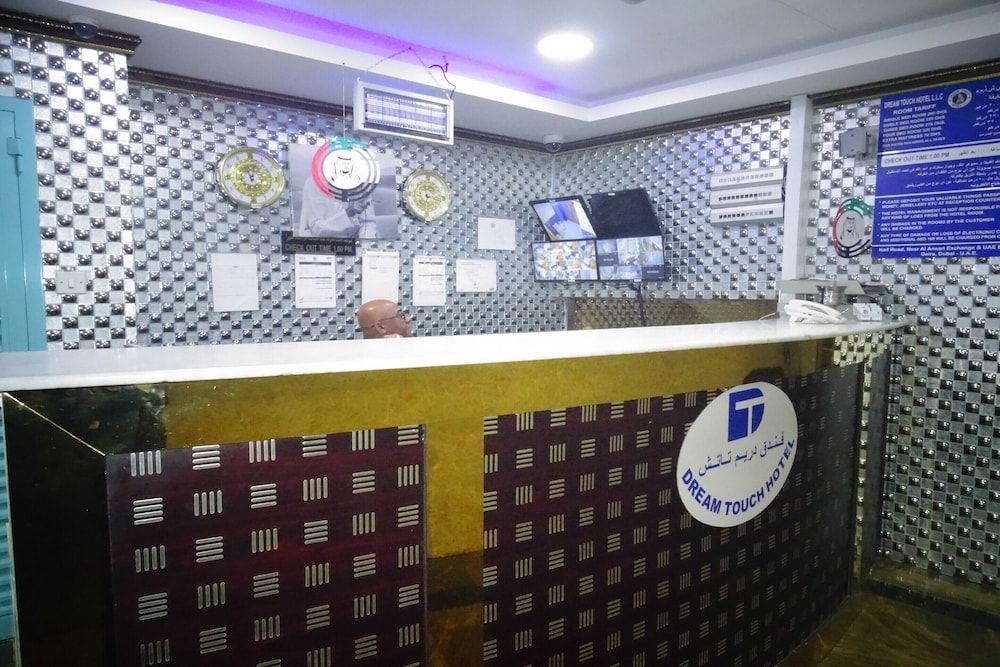 Super OYO 945 Dream Touch Hotel