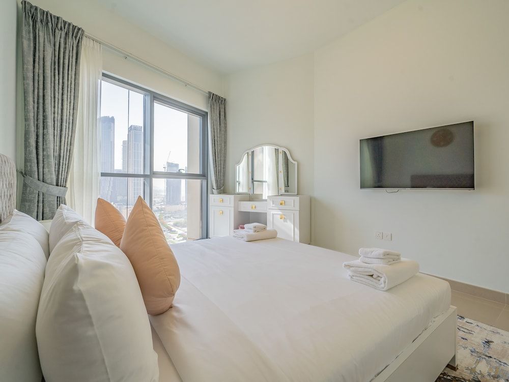 Glamorous Apartment Facing Burj Khalifa