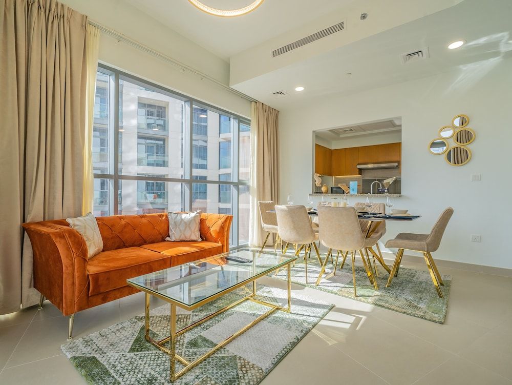 Glamorous Apartment Facing Burj Khalifa