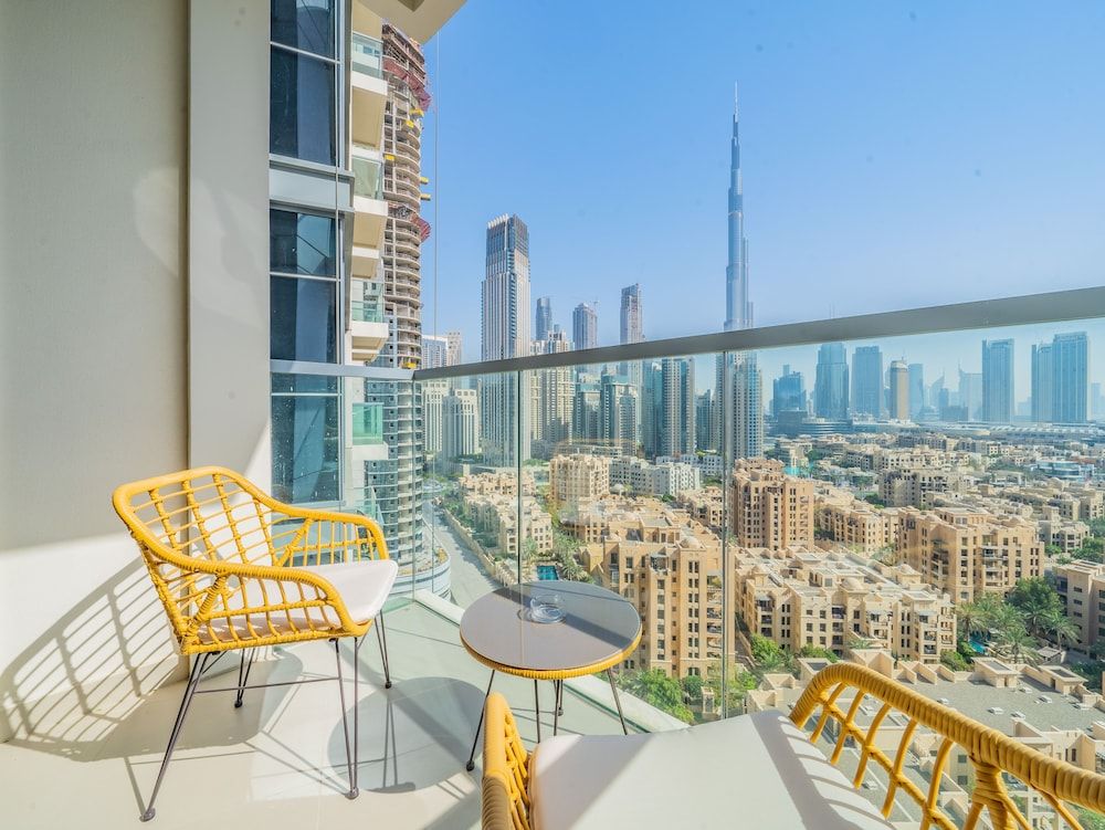 Glamorous Apartment Facing Burj Khalifa