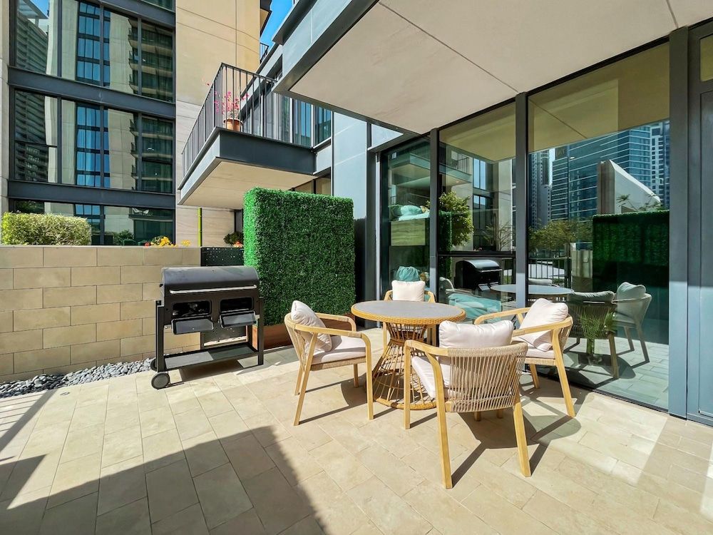 Lux 4BR Duplex in Blvd of Downtown