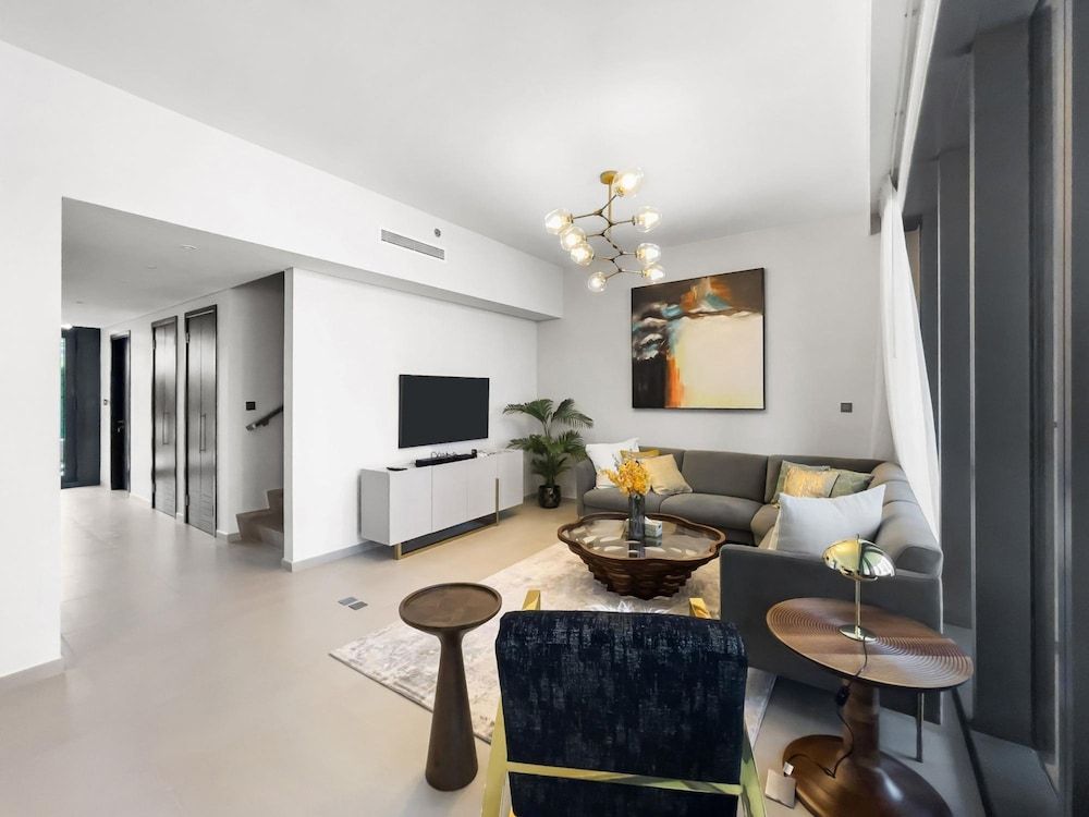 Lux 4BR Duplex in Blvd of Downtown