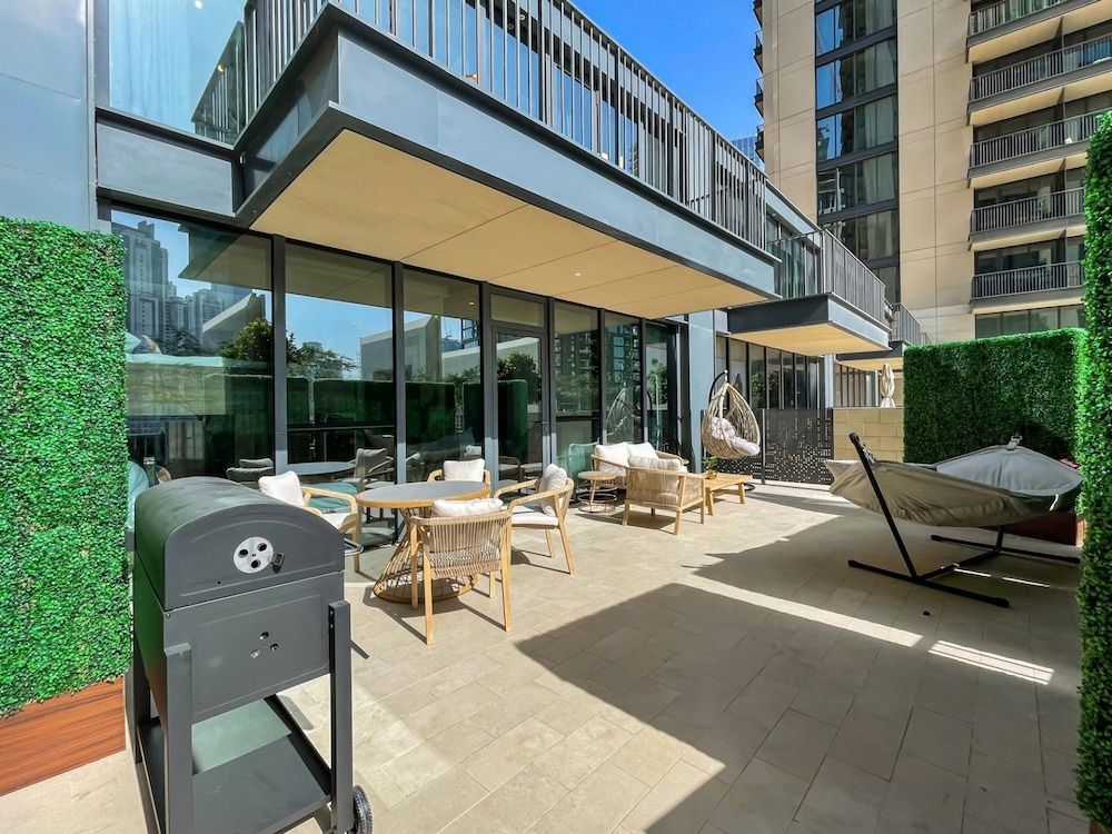 Lux 4BR Duplex in Blvd of Downtown
