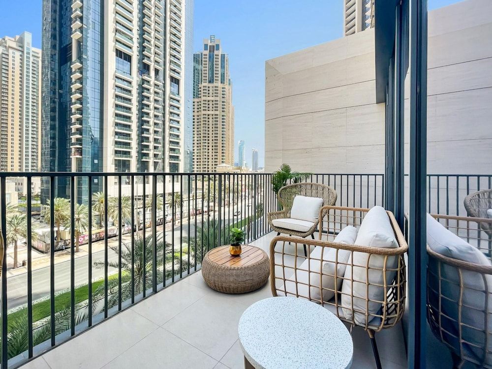 Lux 4BR Duplex in Blvd of Downtown