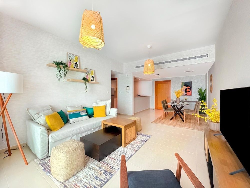 Spectacular 1BR Community View