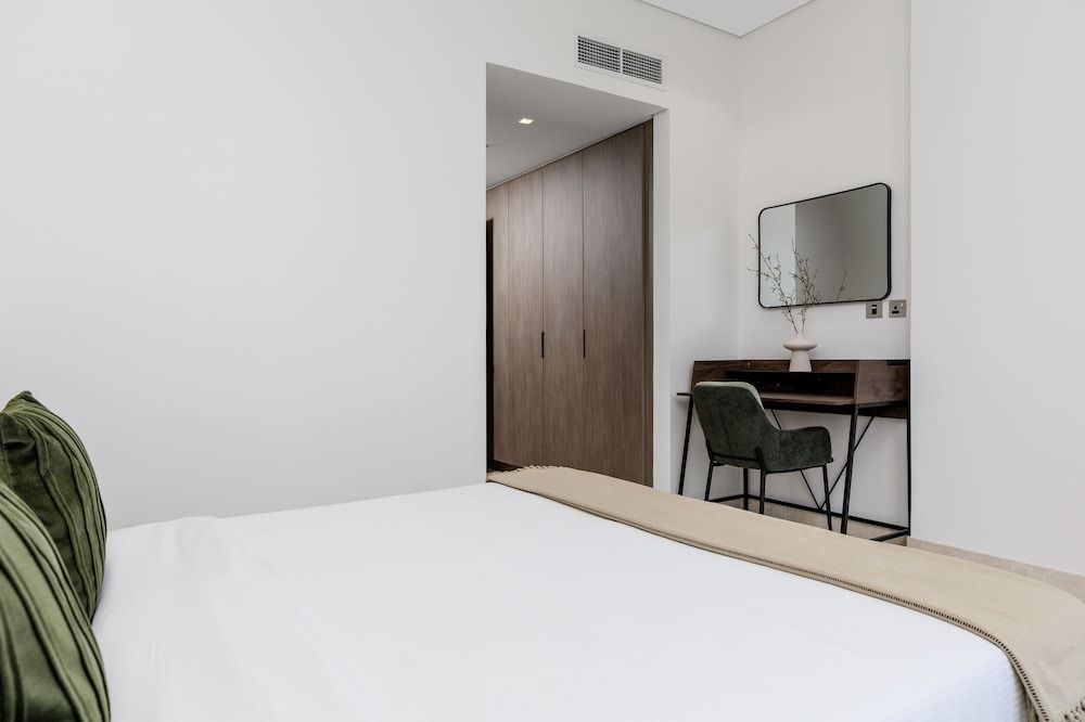 Maison Privee - Classy Urban Retreat w/ Amazing Dubai Canal Views Deluxe Apartment 13