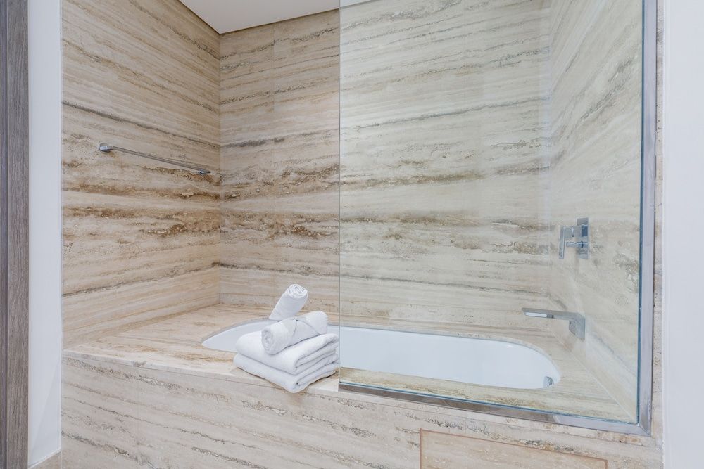 Maison Privee - Classy Urban Retreat w/ Amazing Dubai Canal Views Deluxe Apartment 9