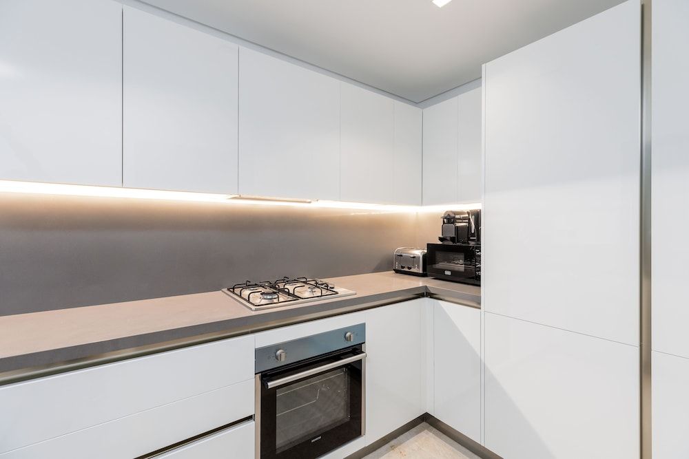 undefined Maison Privee - Classy Urban Retreat w/ Amazing Dubai Canal Views 5