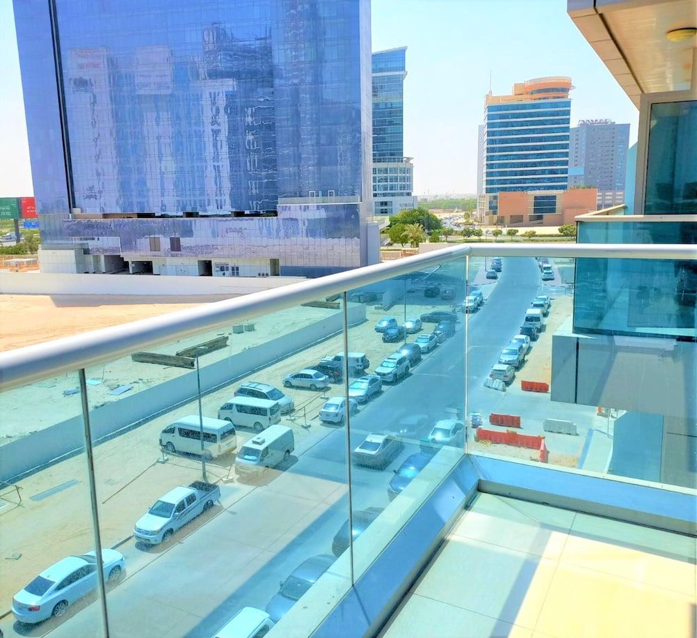 Gorgeous Business Bay Apartment With Balcony