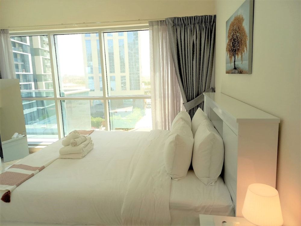 Gorgeous Business Bay Apartment With Balcony