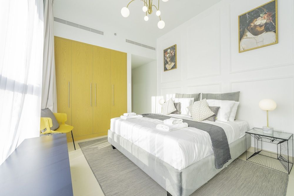 Nouveau Art Deco 3BR with Burj & Canal Views
