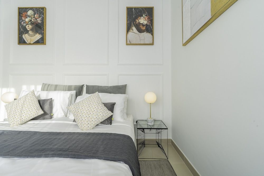 Nouveau Art Deco 3BR with Burj & Canal Views