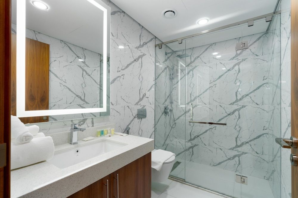 GLOBALSTAY. New Apartments in Business Bay Premier Apartment, 1 Bedroom, Balcony, Partial Lake View 14