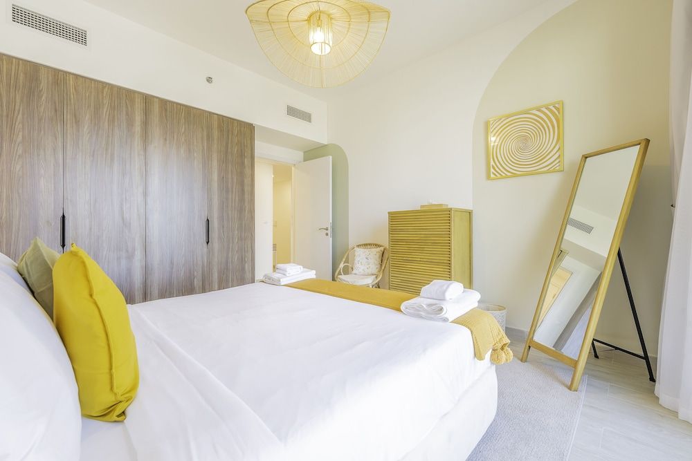 undefined Monty - Beach Life Boho 1BR with Burj Al Arab View 7