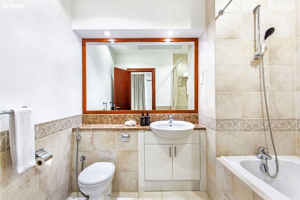 Pvt Jacuzzi Tub Groundfloor 2 Bed Bnbme Homes Apartment 16