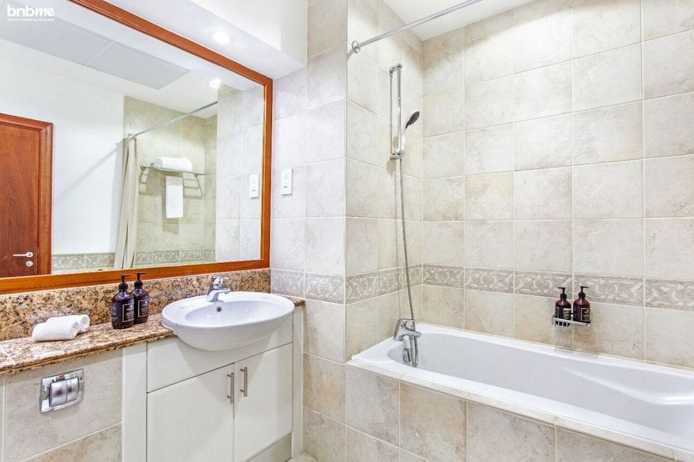 Pvt Jacuzzi Tub Groundfloor 2 Bed Bnbme Homes Apartment 14