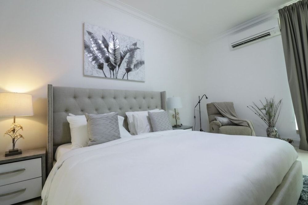 undefined Pvt Jacuzzi Tub Groundfloor 2 Bed Bnbme Homes 5