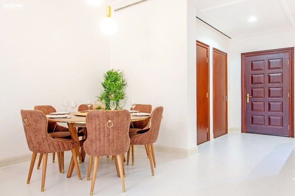 undefined Pvt Jacuzzi Tub Groundfloor 2 Bed Bnbme Homes 3