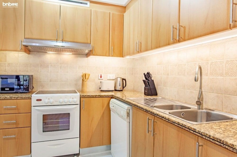 Pvt Jacuzzi Tub Groundfloor 2 Bed Bnbme Homes Apartment 12