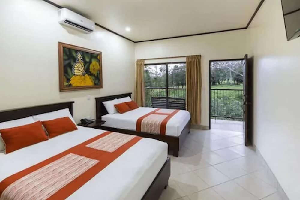 Arenal Volcano Inn Family Room, 2 Bedrooms, Kitchen, Mountain View 3